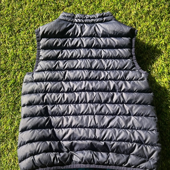 Patagonia Quilted Black Vest with Teal Accents - Picture 6 of 7